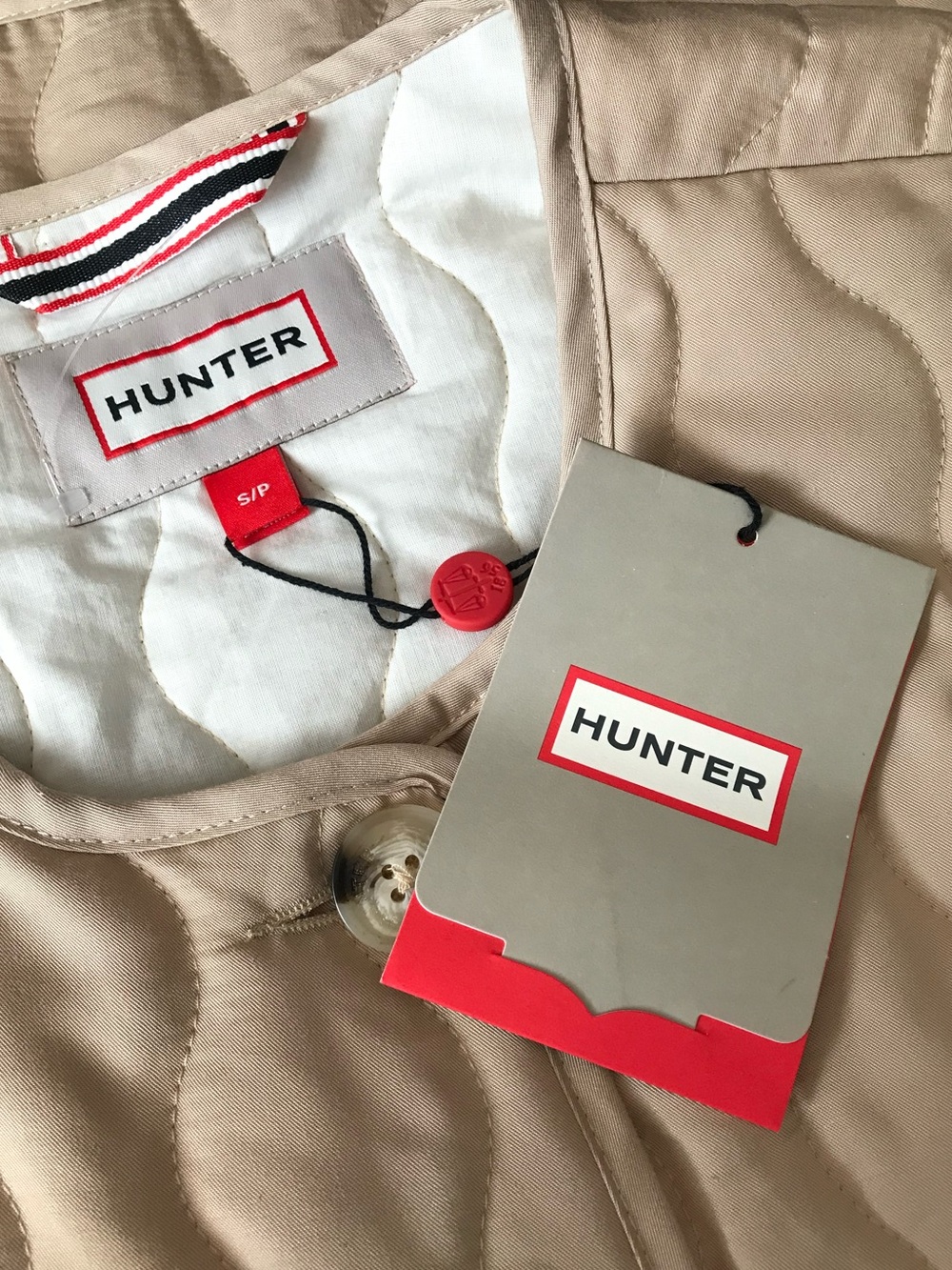 HUNTER Women’s S Clay Beige Quilted Sleeveless Button Down Lightweight Vest NWT - Picture 13 of 16